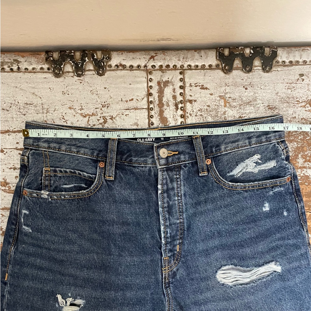 Old Navy Extra High Rise Sky Hi Straight Distressed Jeans - Picture 12 of 14